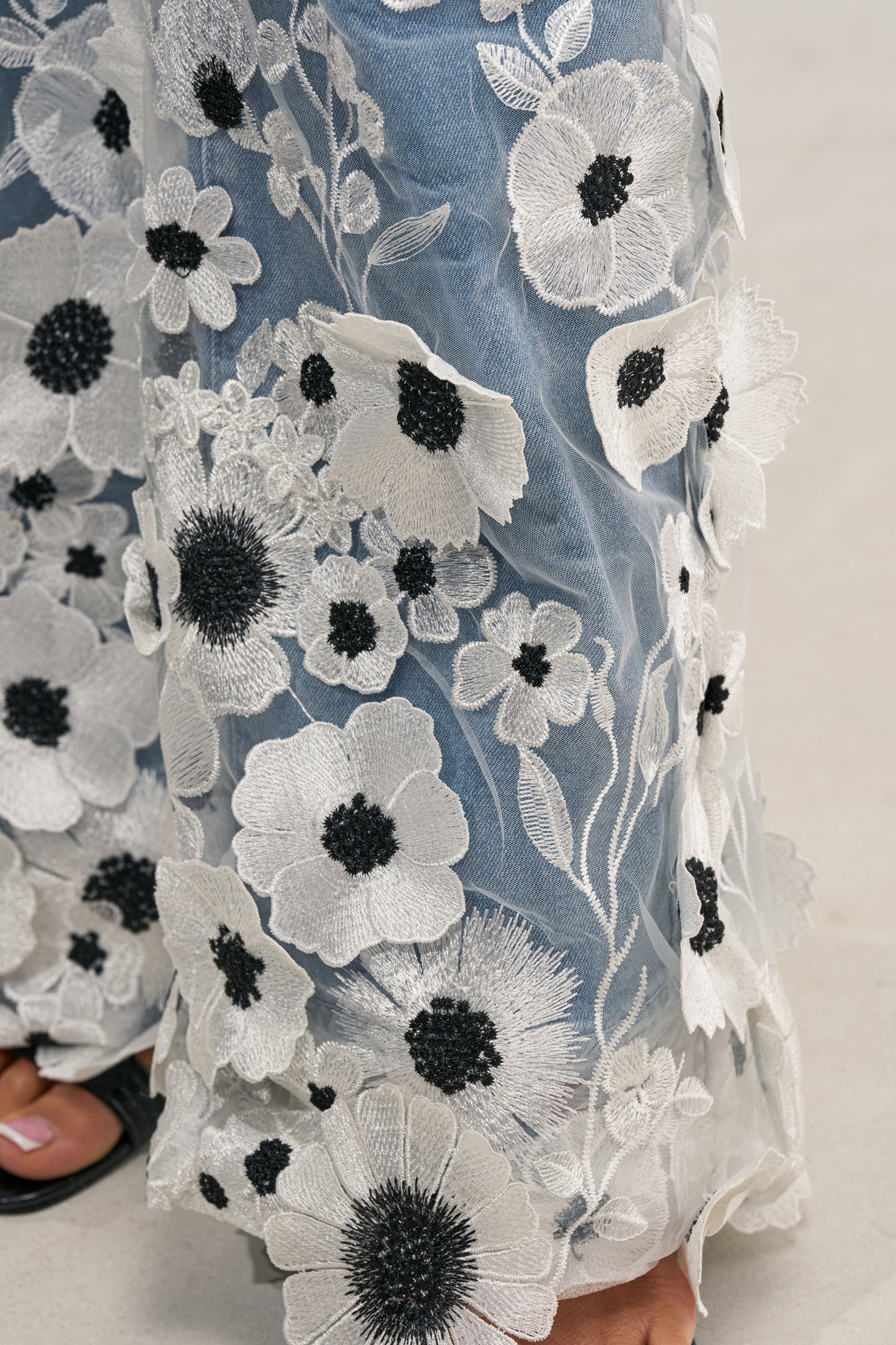 MIXED FLORALS RELAXED DENIM