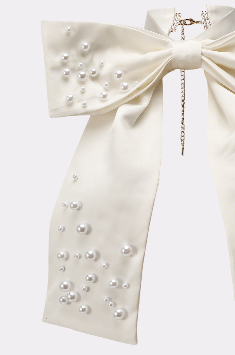 TAKE ME ANYWHERE BOW NECKLACE