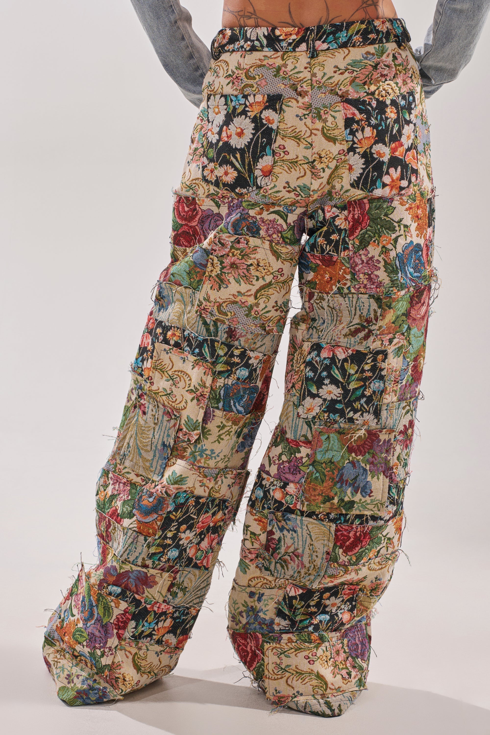 OUT OF MY MIND TAPESTRY PANT