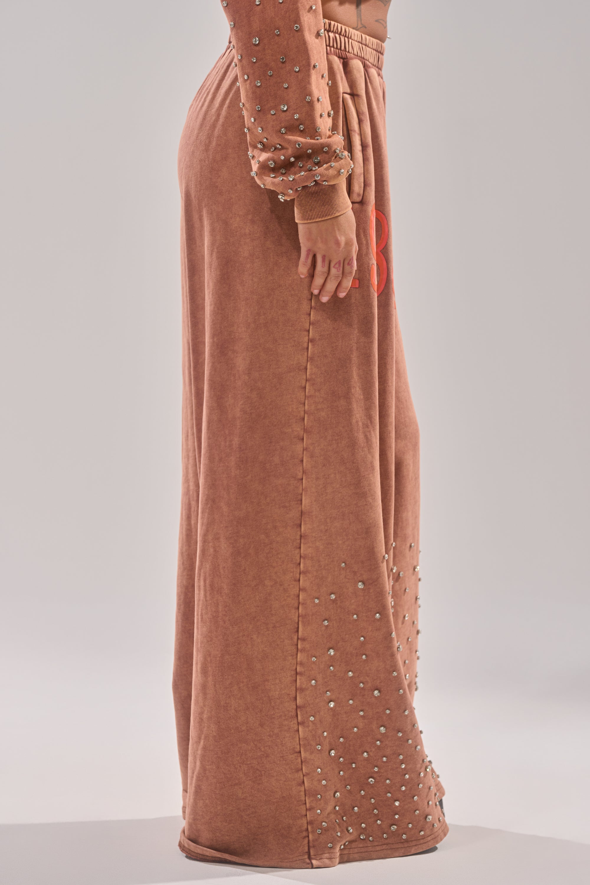STUDIO LIVING WIDE LEG JOGGER