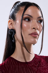 NO QUESTIONS EARRING