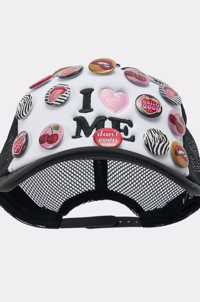 LOVE ME BUTTON HAT