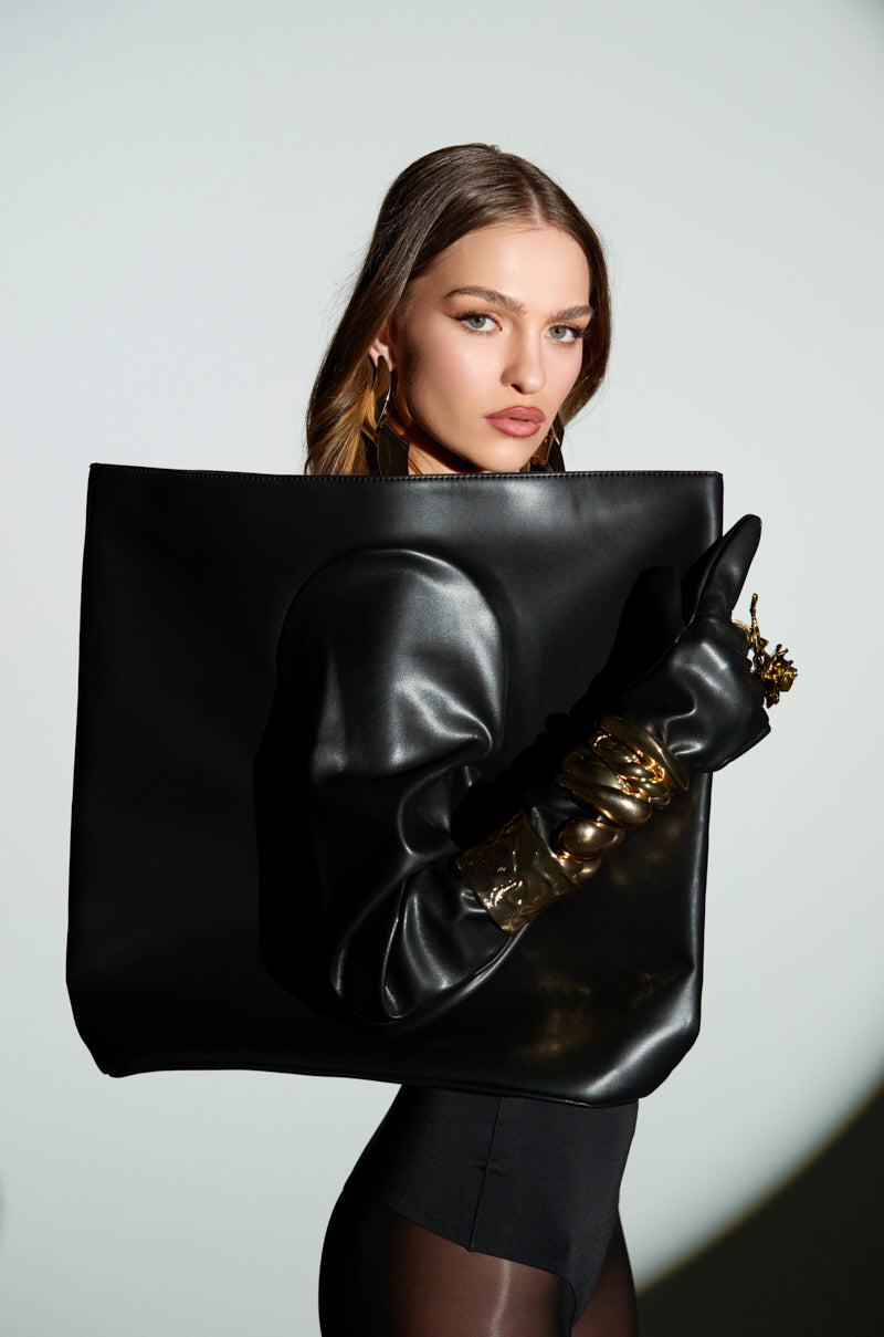 POST ME GLOVE PURSE