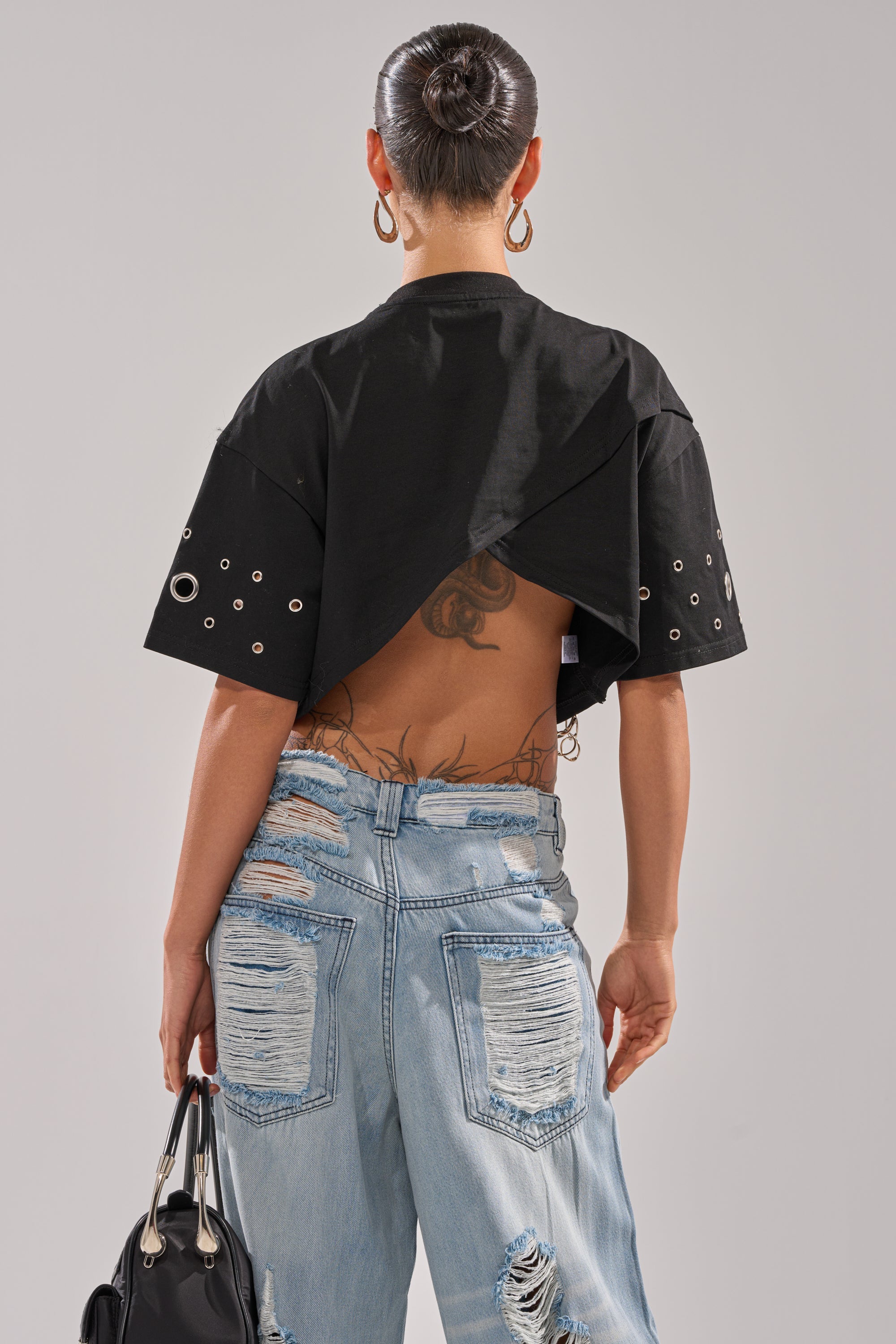 RING AROUND ME CROPPED TEE