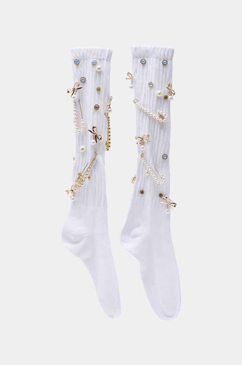 ON TREND CHARM SOCKS