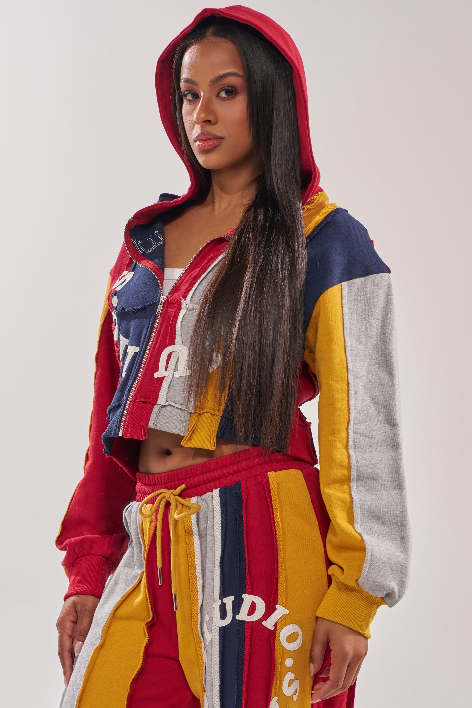 STUDIO LIVING SWEATSHIRT