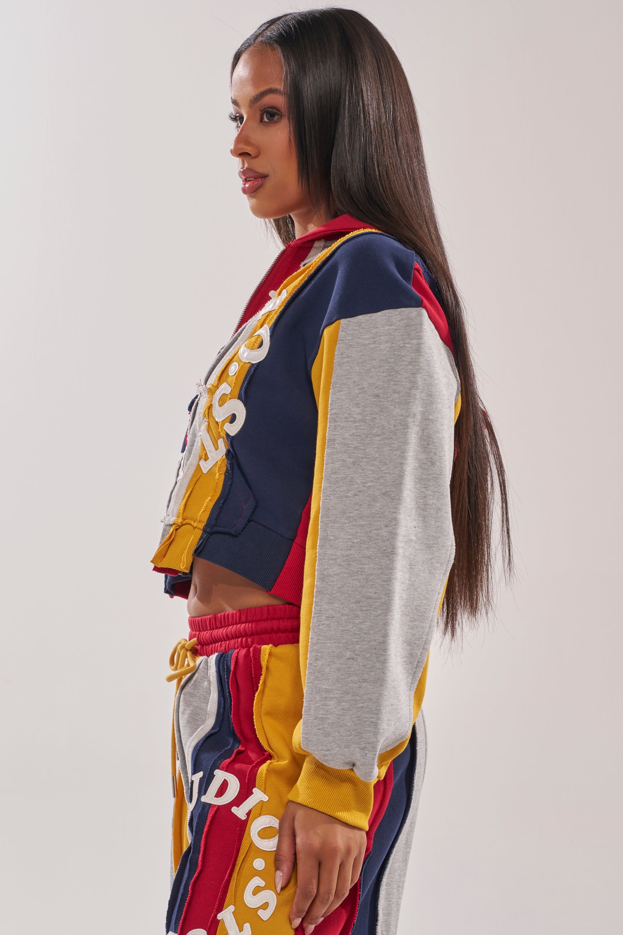 STUDIO LIVING SWEATSHIRT