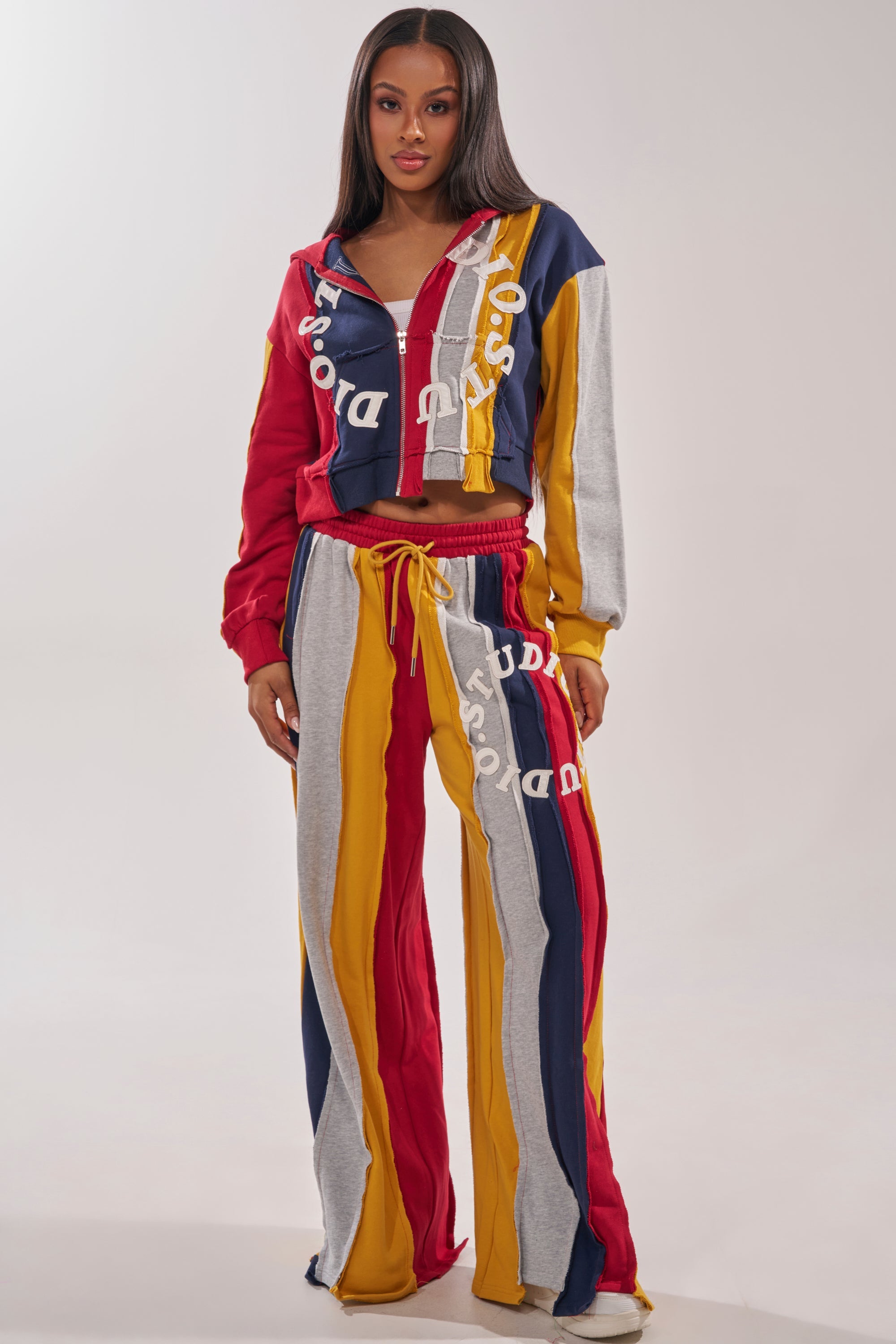 STUDIO LIVING SWEATSHIRT