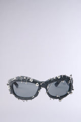 PIERCED VIBES SUNGLASSES