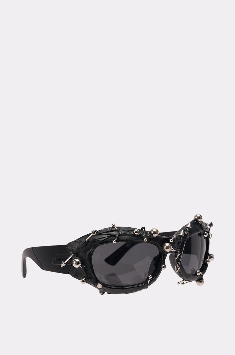 PIERCED VIBES SUNGLASSES