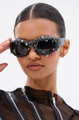 PIERCED VIBES SUNGLASSES