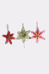 ON THE STREET PIERCED FLOWER KEYCHIAN SET