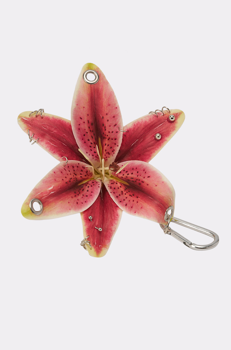 ON THE STREET PIERCED FLOWER KEYCHIAN SET