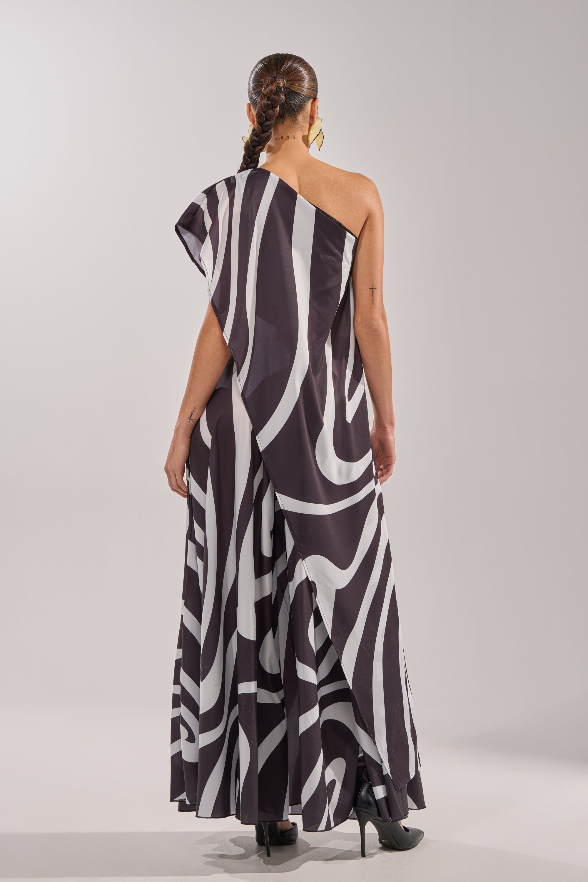 TRINA ELONGATED SINGLE SHOULDER TOP