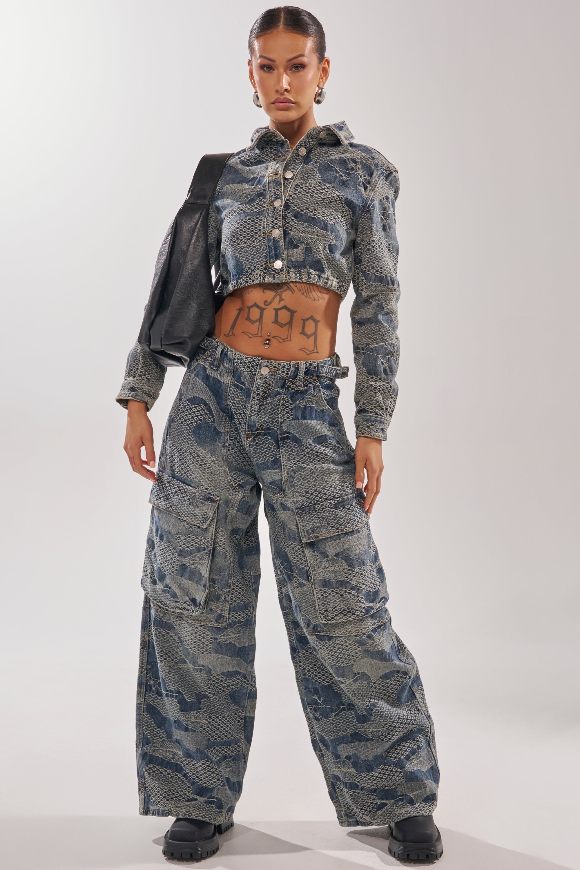 I THINK YOU WANNA KNOW DENIM BUTTON DOWN