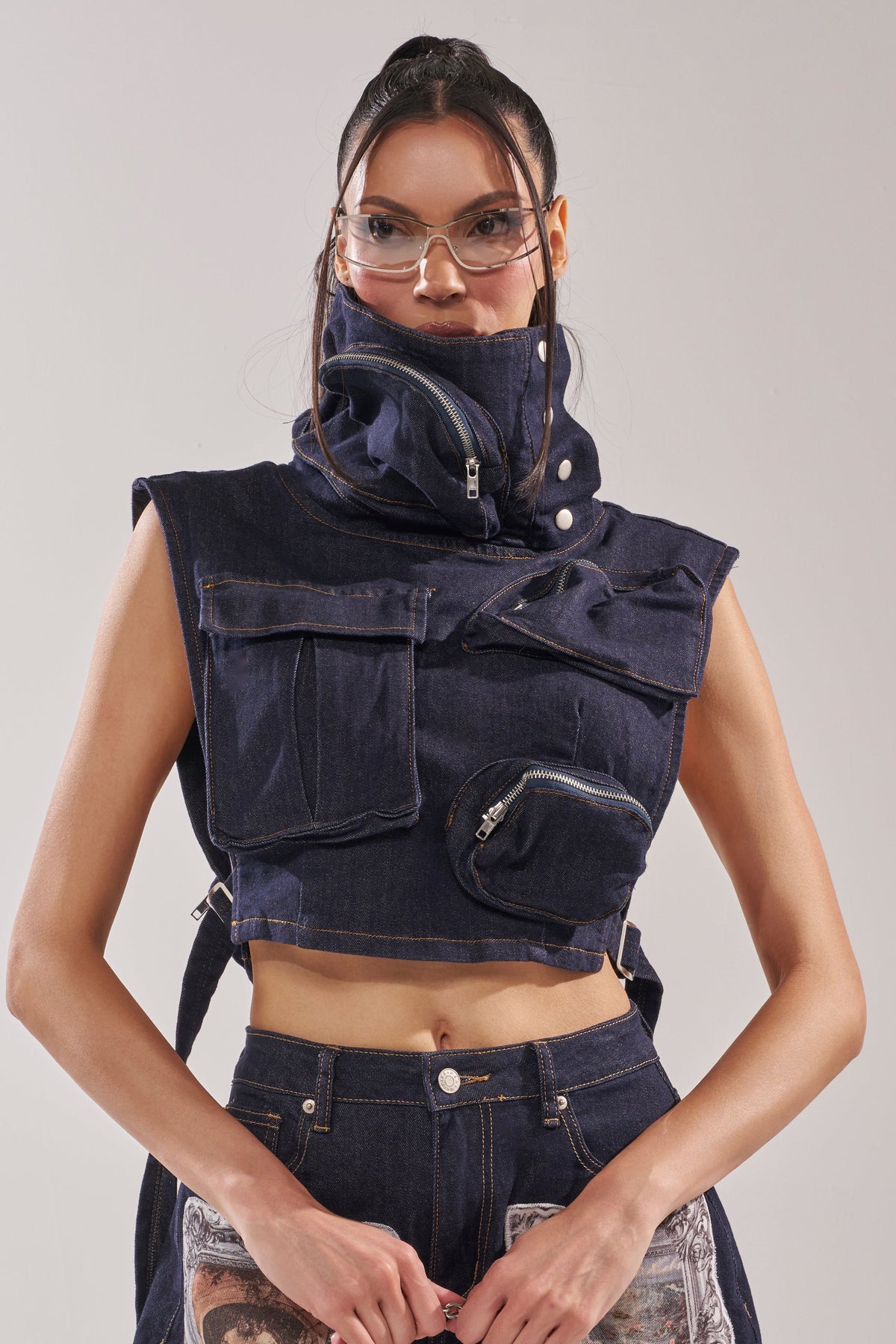 MODEL BEHAVIOR TOP IN DARK BLUE DENIM
