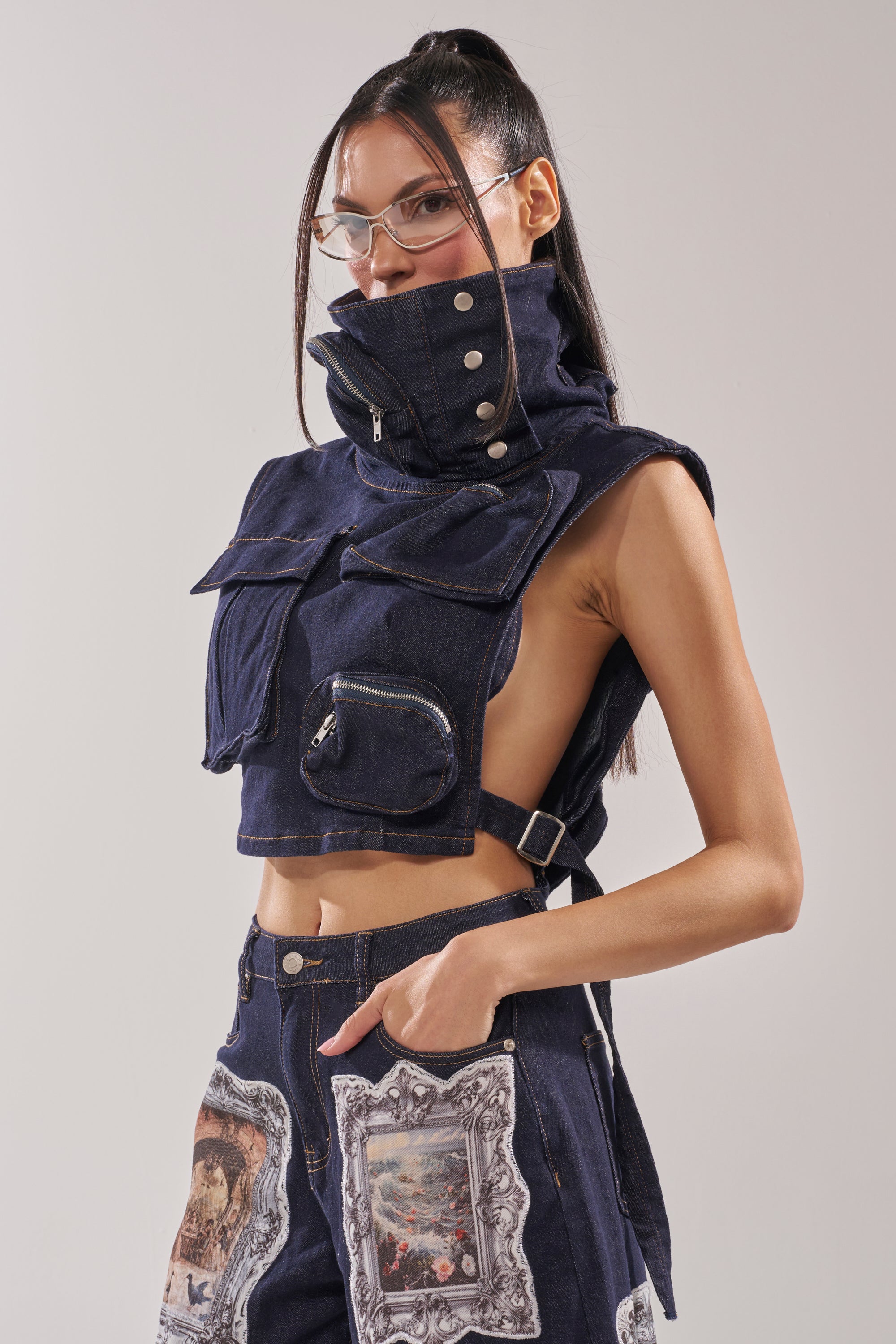 MODEL BEHAVIOR TOP IN DARK BLUE DENIM