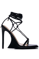 AZALEA WANG IMPULSIVE CHUNKY PUMP IN BLACK
