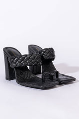 AZALEA WANG SOMETHING ABOUT YOU CHUNKY SANDAL IN BLACK