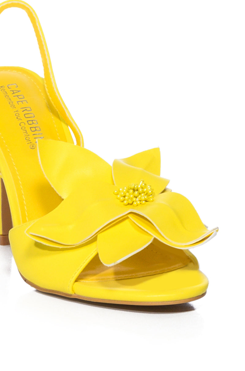 BLOOMING YELLOW FLOWER DETAIL SANDAL