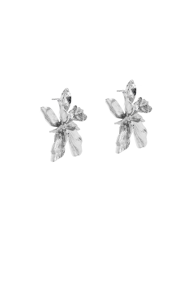 TEXTURED FLOWER EARRING IN SILVER