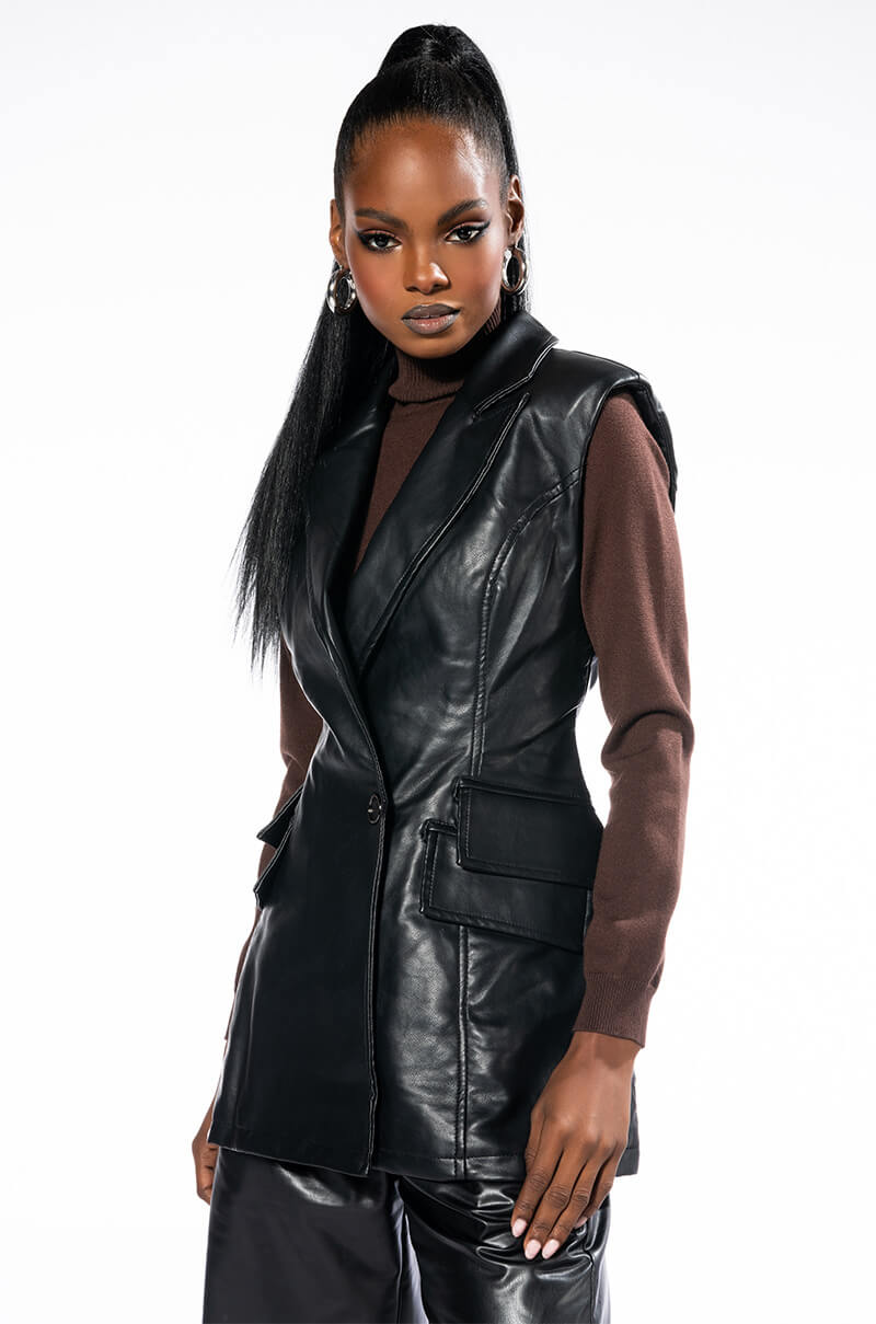 FITTED BLAZER VEST WITH DOUBLE POCKETS