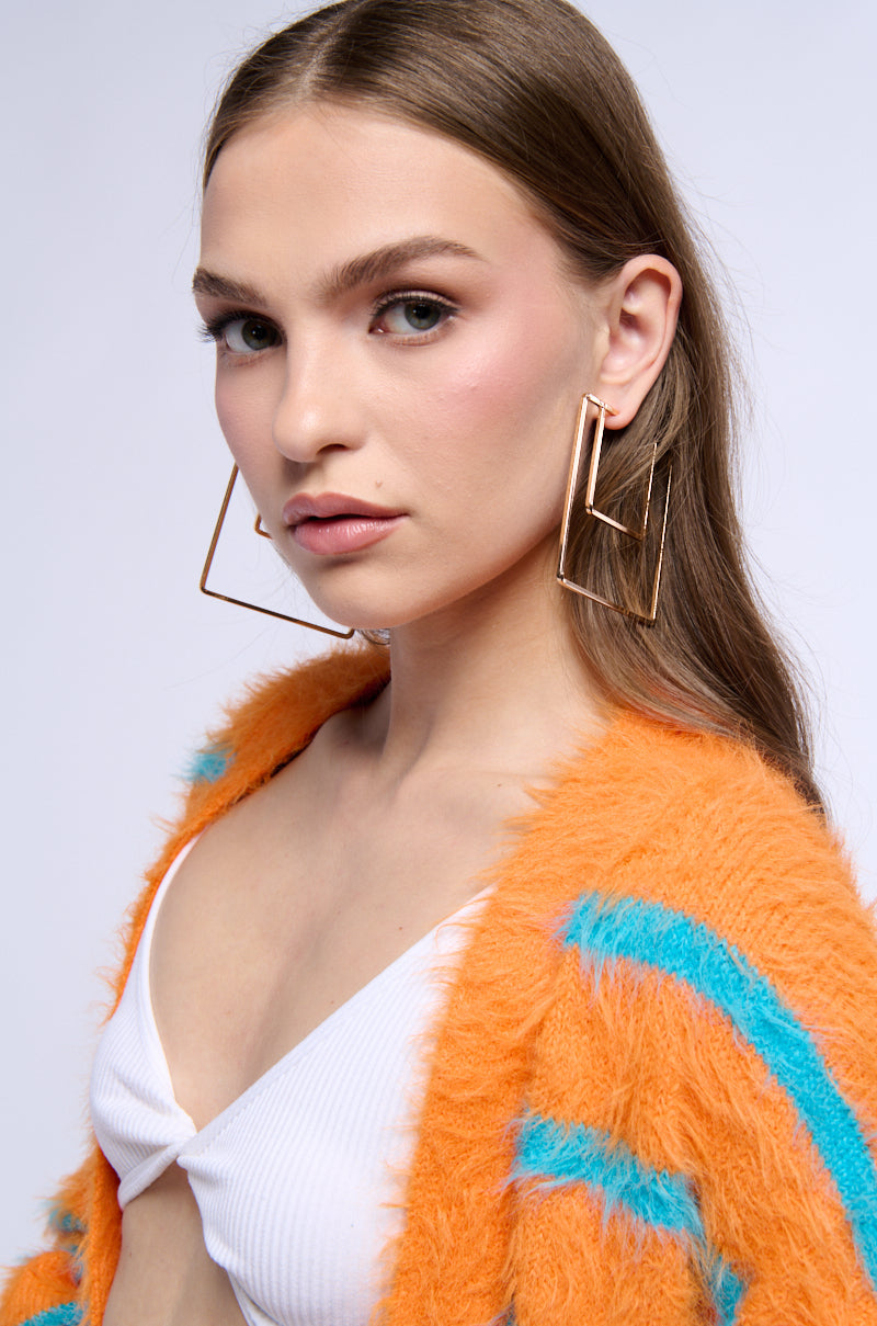 GEO EARRING IN GOLD