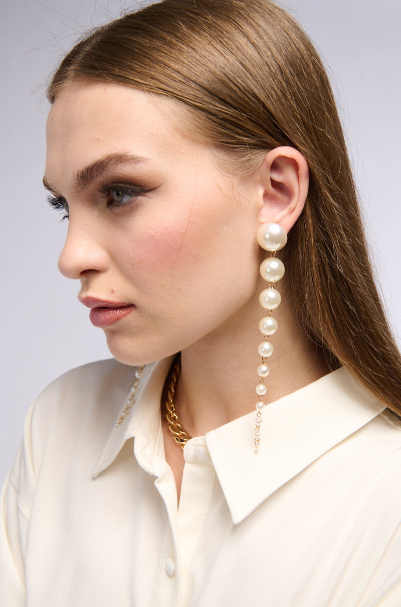 IT'S A LIFESTYLE PEARL EARRING