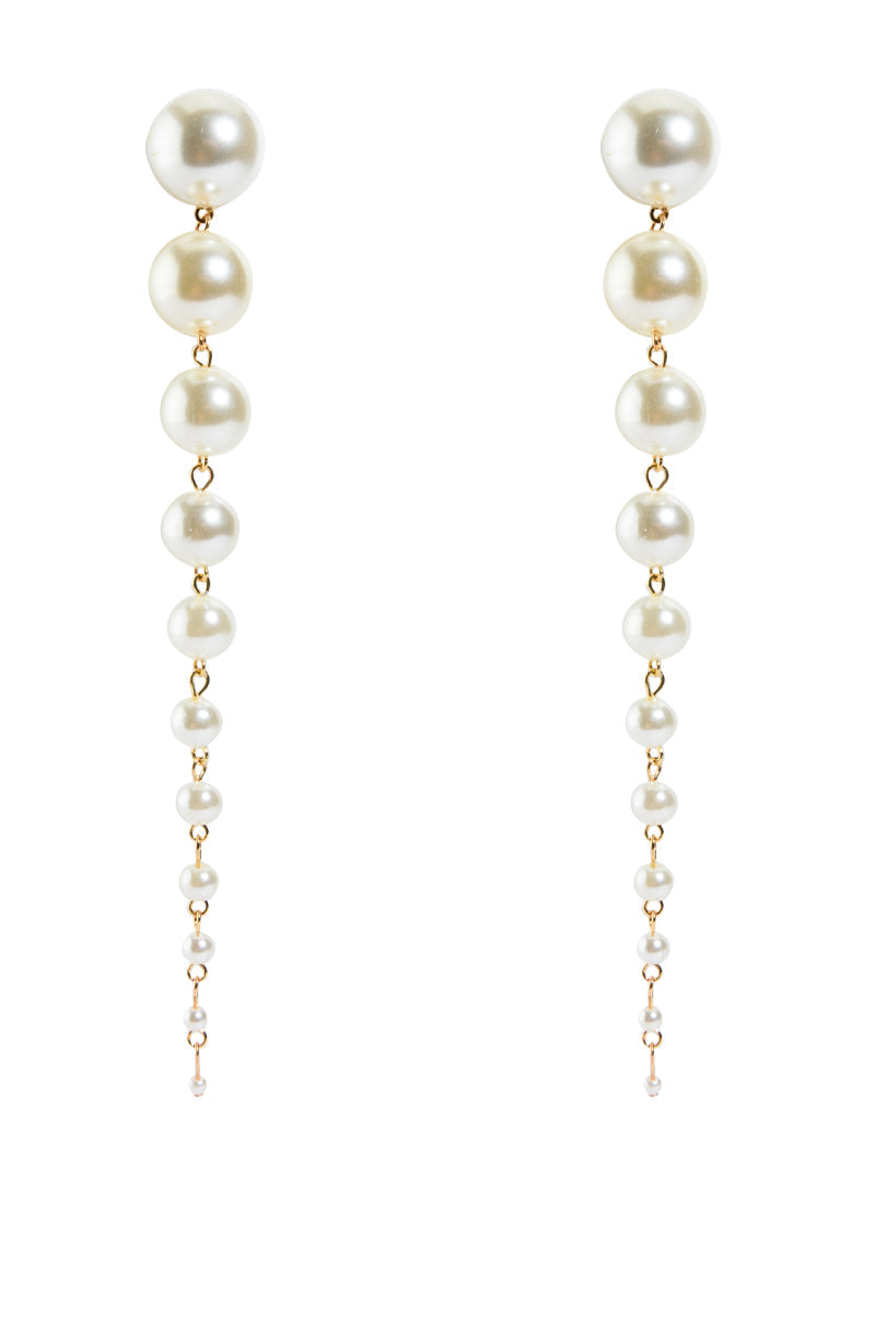 IT'S A LIFESTYLE PEARL EARRING