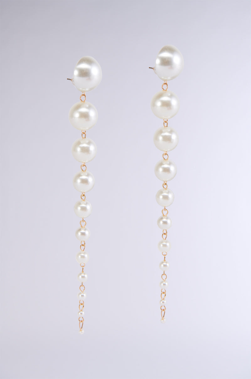 IT'S A LIFESTYLE PEARL EARRING