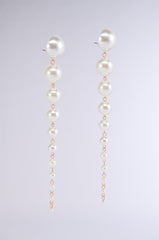 IT'S A LIFESTYLE PEARL EARRING