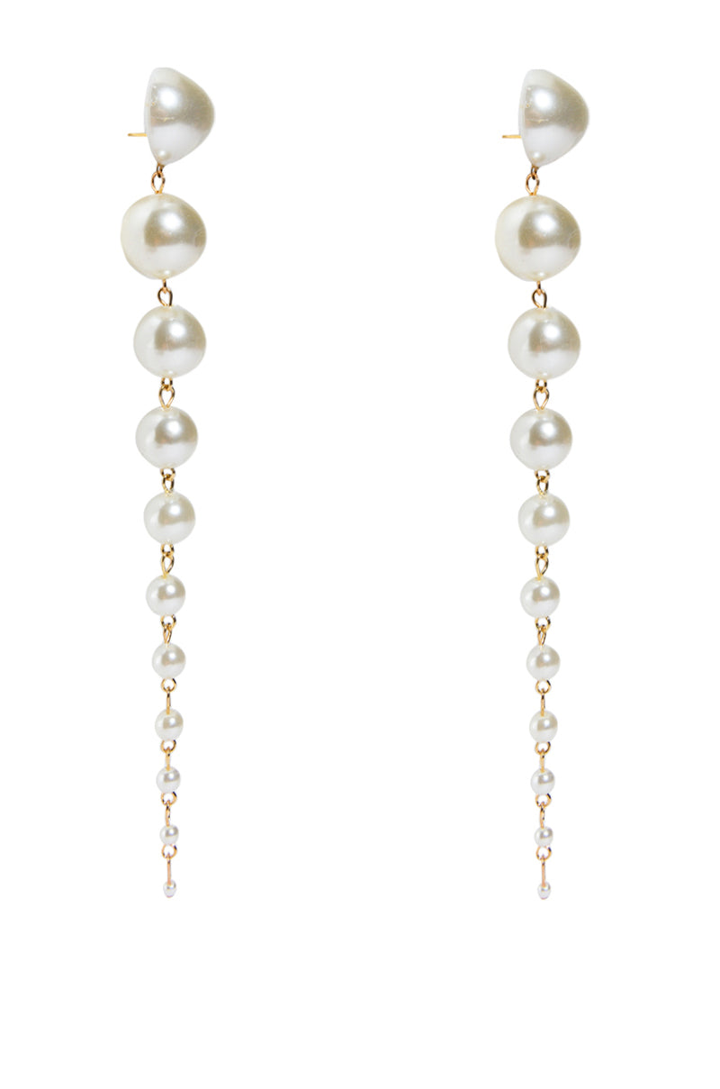 IT'S A LIFESTYLE PEARL EARRING