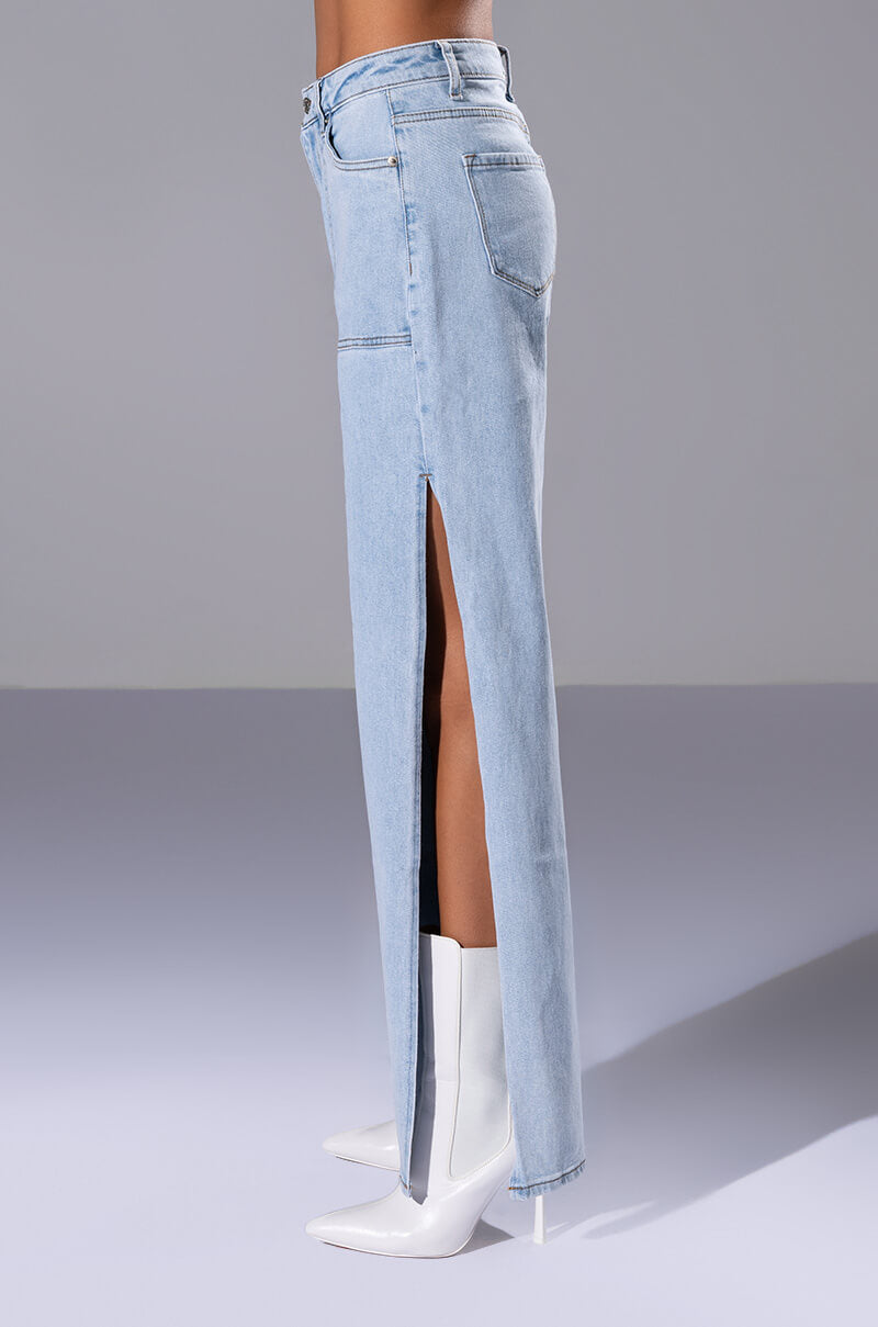 LASTING LOVER HIGH RISE SIDE SLIT JEANS