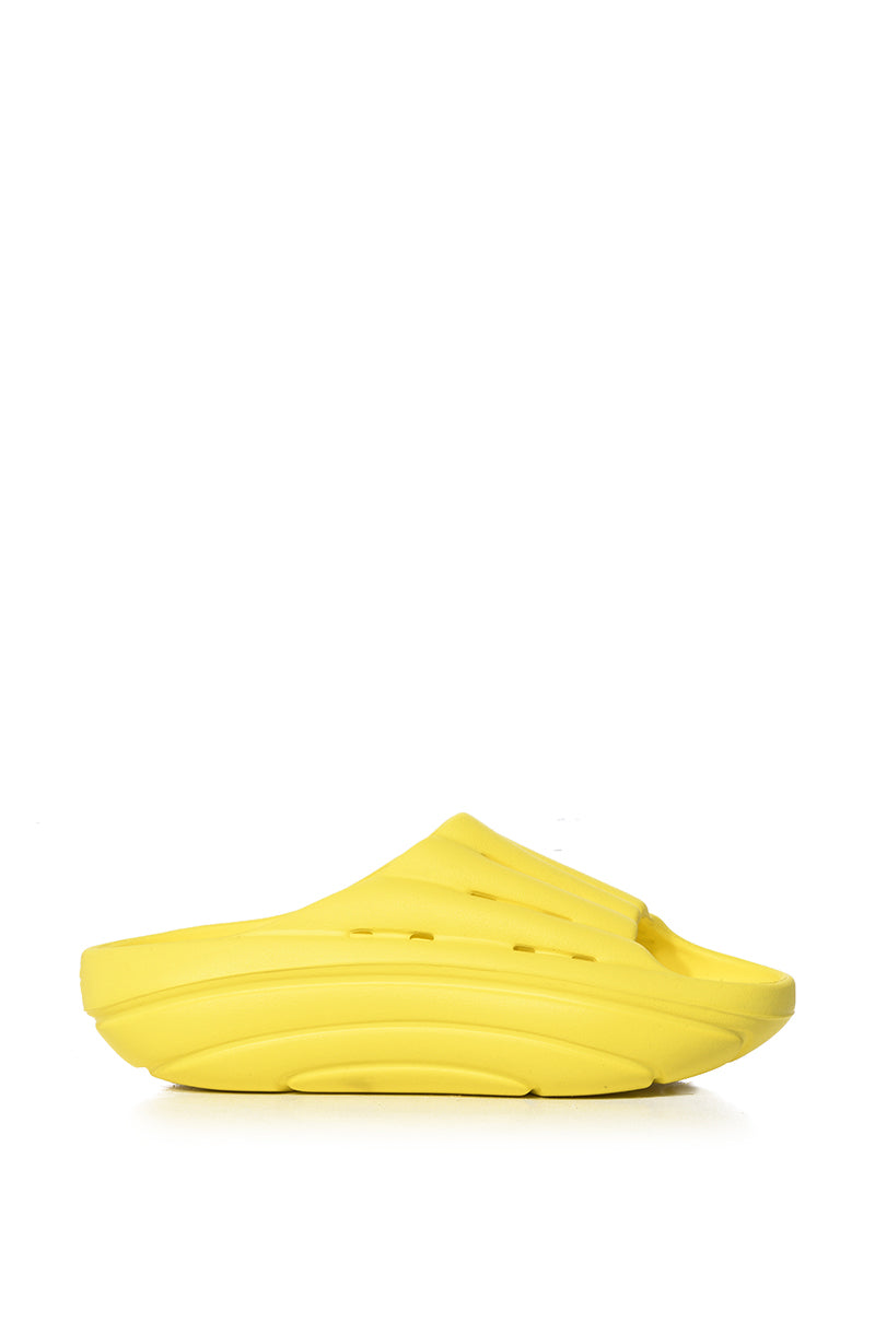 UGG FOAMO SLIDE IN YELLOW